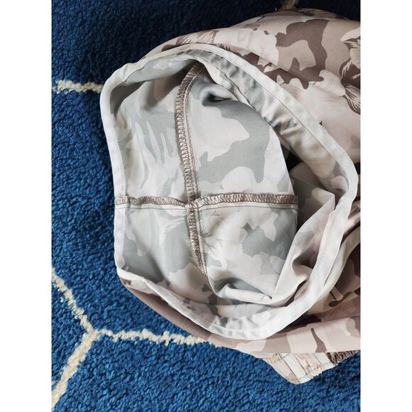 Calvin Klein Floral Camo Print Active Shorts M - Picture 8 of 8